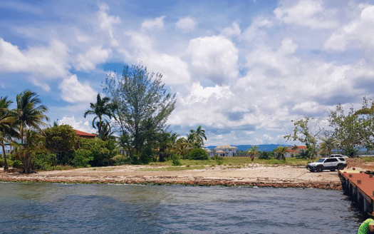 L422 - Beachfront Lot Located in Plantation Placencia Village